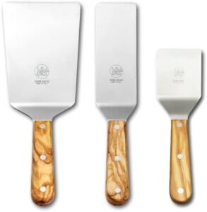 "Discover the perfect kitchen utensil set with Due's Wide, Small and Narrow Spatulas featuring olive wood handles for a natural grip. Get cooking with ease!"
