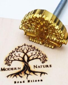 Discover the perfect branding iron for unique gifts! Handcrafted with love, this 4"x4" iron is ideal for wood, leather and more. Make a lasting impression with custom designs
