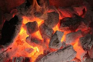 Get restaurant-grade quality at an affordable price with Chilla-Grilla's 12kg bag of lumpwood charcoal. Perfect for BBQ and grilling, ideal for outdoor enthusiasts.
