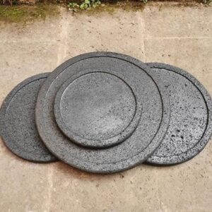 Here is the meta description:

"Grill like a pro with this volcanic stone comal, perfect for tabletop BBQ cooking. Compact 30cm size and edge bundle design for easy meat preparation."
