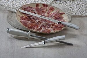Here is the meta description:

"Elevate your cooking experience with Arcos Forged 3-piece kitchen knife set featuring Nitrum stainless steel blades and ergonomic POM handles. Perfect for professional chefs and home cooks alike, this set includes 755g knives in white."