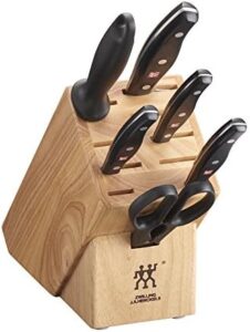 Discover the ZWILLING Twin Signature knife set, featuring 7 razor-sharp pieces and a block made in Germany with special formula steel perfected over almost 300 years. Dishwasher safe for added convenience.