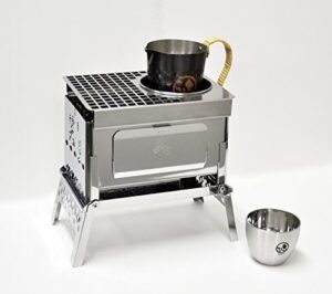 Discover the Sho's B-6 Kun Compact Hibachi Grill Set with foldable design, perfect for outdoor gatherings. Includes hot sake carafe and grill plate, ideal for small spaces.
