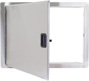 Discover the Fire Magic Legacy's sleek design and durable construction. This stainless steel single access door features a horizontal orientation, perfect for easy cleaning.
